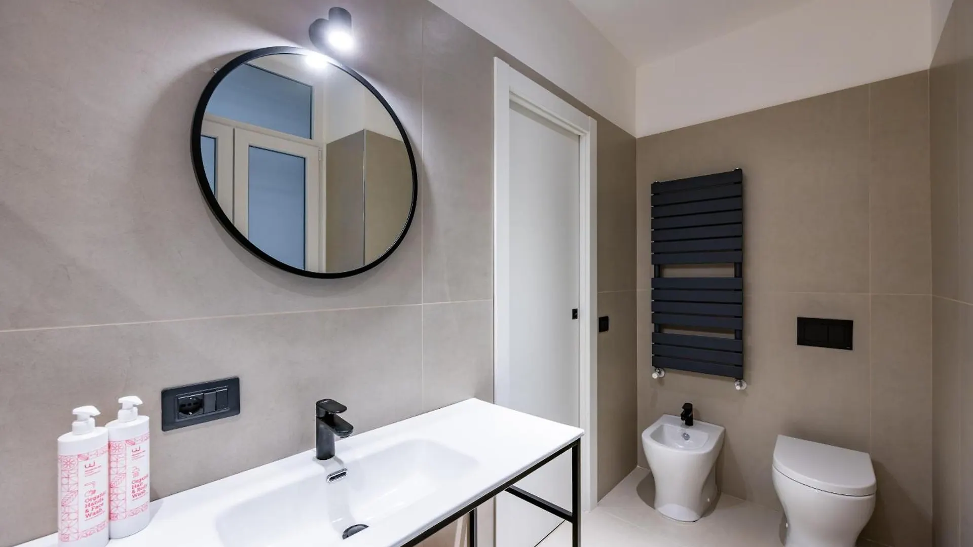Family&Friends Montesanto House By Wonderful Italy Apartman Nápoly 0*,